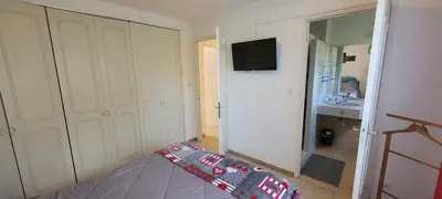 Télévision ou salle de divertissement dans l'établissement 