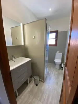 Salle de bains dans l'établissement Levé du soleil sur la mer