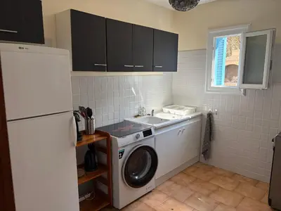Cuisine ou kitchenette dans l'établissement Joli T2 dans villa