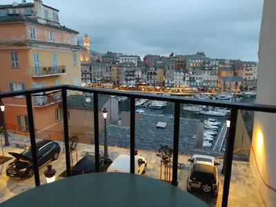 Vue générale sur Bastia ou vue de la ville depuis l'appartement