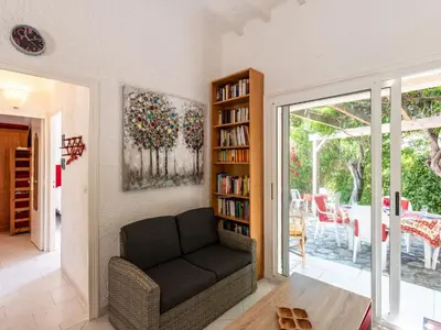 Coin salon dans l'établissement Holiday Home Villa Irène by Interhome