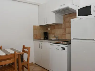 Cuisine ou kitchenette dans l'établissement Holiday Home Studio cabine Type B by Interhome