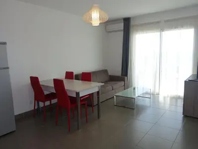 Coin salon dans l'établissement Apartment T2 vue baie by Interhome