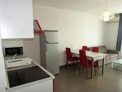 Cuisine ou kitchenette dans l'établissement Apartment T2 vue baie by Interhome