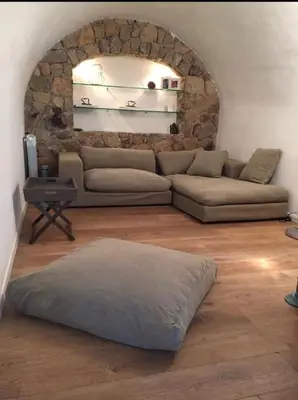 Coin salon dans l'établissement Casa Divota au cœur d’un village paisible