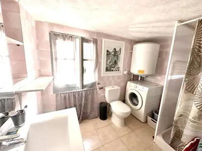 Salle de bains dans l'établissement Appartement près de Santa-Reparata-Di-Balagna avec terrasse