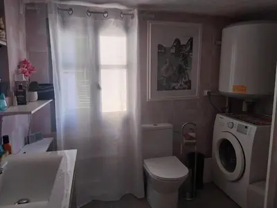Salle de bains dans l'établissement Appartement près de Santa-Reparata-Di-Balagna avec terrasse
