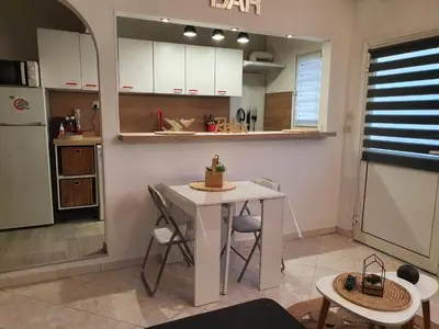 Cuisine ou kitchenette dans l'établissement Villa les palmiers -Stretta di i mandarini