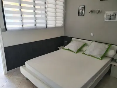 Un ou plusieurs lits dans un hébergement de l'établissement Villa les palmiers -Stretta di i mandarini
