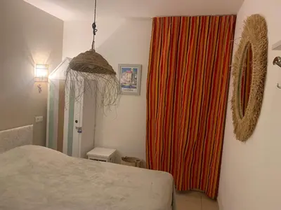 Un ou plusieurs lits dans un hébergement de l'établissement Charmante petite maison dans résidence avec piscine chauffée à 600 m de la plage
