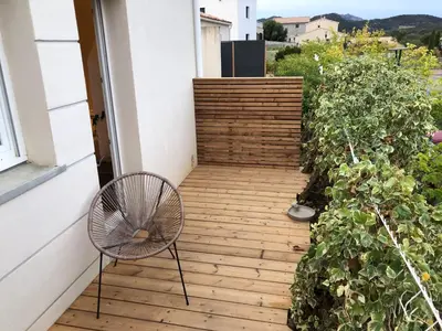 Balcon ou terrasse dans l'établissement Charmante petite maison dans résidence avec piscine chauffée à 600 m de la plage