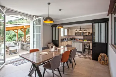 Cuisine ou kitchenette dans l'établissement Villa La Doughe