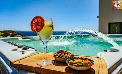 Boissons dans l'établissement VILLA ROCCA BRUNA, LE CAP CORSE 5 ETOILES