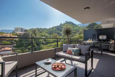 Vue générale sur la montagne ou vue sur la montagne depuis l'appartement