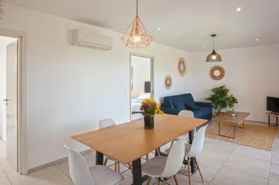 Coin salon dans l'établissement appartement Levante au calme piscine chauffée partagée et bbq