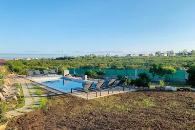 Piscine de l'établissement Appart Libeccio au Calme Plages à 7 minutes piscine chauffée bbq ou située à proximité
