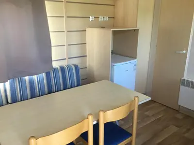 Cuisine ou kitchenette dans l'établissement Le coin tranquille