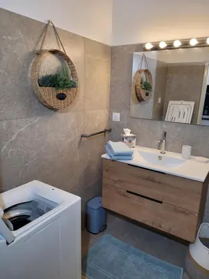 Salle de bains dans l'établissement Studio bord de mer - Plage - Piscine - Wifi