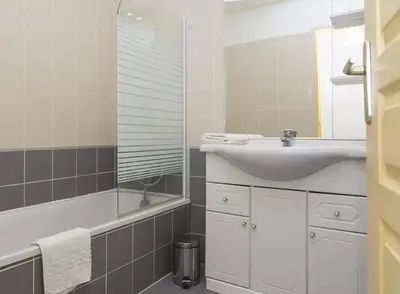 Salle de bains dans l'établissement Le Cocon Bord de mer