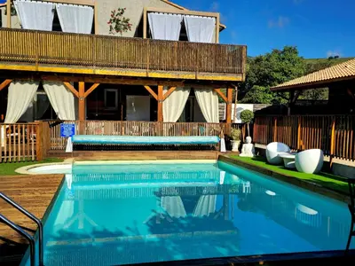 Piscine de l'établissement GITES O FIL DE L'EAU piscine spa accès rivière ou située à proximité