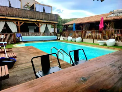 Piscine de l'établissement GITES O FIL DE L'EAU piscine spa accès rivière ou située à proximité