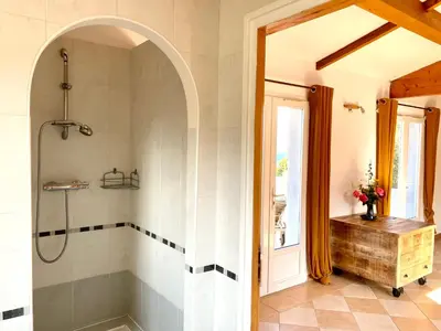 Salle de bains dans l'établissement Domaine Punta della Guardia villa vue mer dans nature protégée, plage à 1,5 km