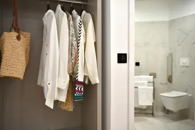 Salle de bains dans l'établissement Hôtel Continental