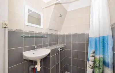 Salle de bains dans l'établissement Amazing Home In Aleria With Wifi