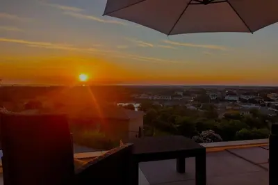 Lever ou coucher de soleil vu de l'appartement ou à proximité
