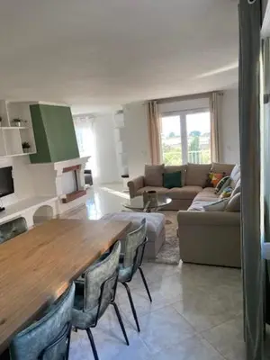 Télévision ou salle de divertissement dans l'établissement Appartement T4 très bien situé et climatisé