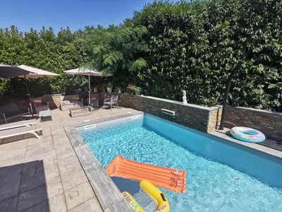 Piscine de l'établissement Indè Noi - Maison de village proche commodités ou située à proximité