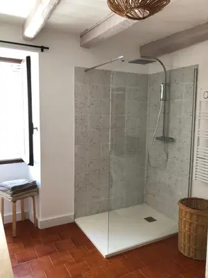Salle de bains dans l'établissement Chez Jean Nonza