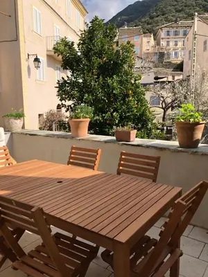 Vue générale sur la montagne ou vue sur la montagne depuis la maison de vacances