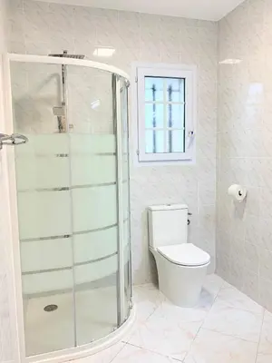Salle de bains dans l'établissement Campo Vecchio Kamerops et piscine
