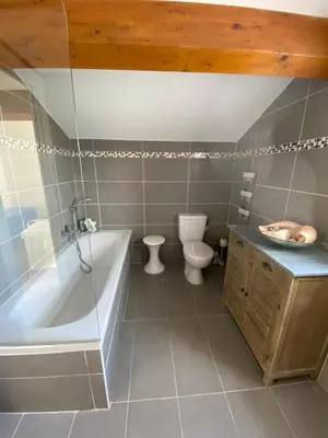 Salle de bains dans l'établissement Les Canali