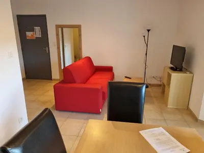 Télévision ou salle de divertissement dans l'établissement Appartement T2 dans résidence avec piscine