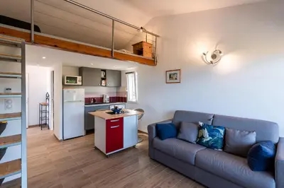 Cuisine ou kitchenette dans l'établissement Ambroggio - Grand studio avec mezzanine - Vue Mer