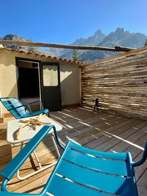 Vue générale sur la montagne ou vue sur la montagne depuis l'hôtel