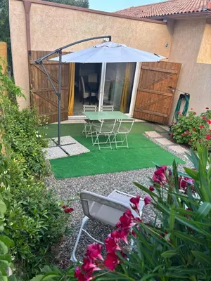 Jardin de l'établissement Studio tout équipé à la nuitée ou plus,proche aéroport Bastia