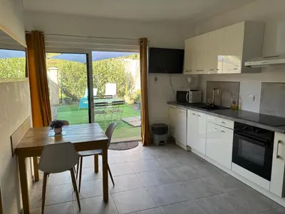 Cuisine ou kitchenette dans l'établissement Studio tout équipé à la nuitée ou plus,proche aéroport Bastia
