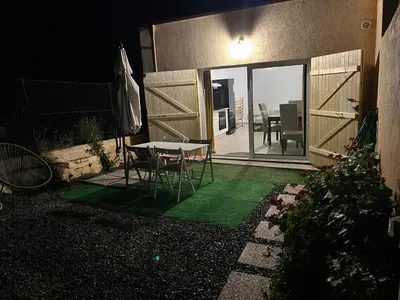 Terrasse ou espace extérieur de l'établissement Studio tout équipé à la nuitée ou plus,proche aéroport Bastia
