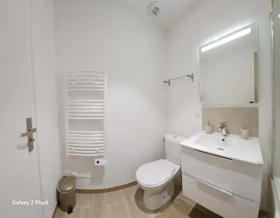 Salle de bains dans l'établissement Charmant studio vue mer / parking / plage à 200m