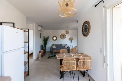 Coin salon dans l'établissement Mari - Appt tout confort 150m de la plage