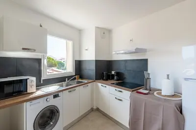 Cuisine ou kitchenette dans l'établissement Mari - Appt tout confort 150m de la plage