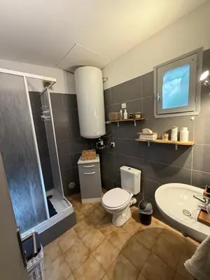 Salle de bains dans l'établissement Maison T3 Bastia Sud, Casamozza