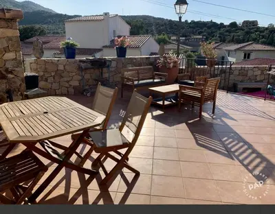 Vue générale sur la montagne ou vue sur la montagne depuis la maison de vacances