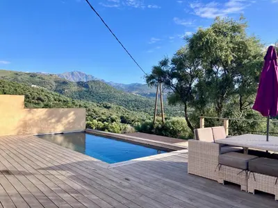 Vue générale sur la montagne ou vue sur la montagne depuis la villa