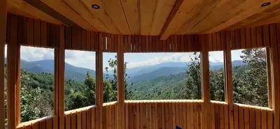 Vue générale sur la montagne ou vue sur la montagne depuis le lodge