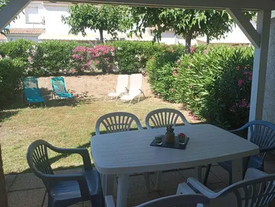 Jardin de l'établissement Villa climatisée A Nuciola Prunete Entre mer, montagne et piscine