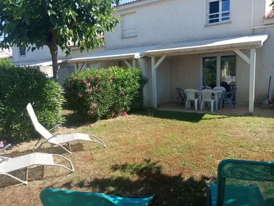Jardin de l'établissement Villa climatisée A Nuciola Prunete Entre mer, montagne et piscine